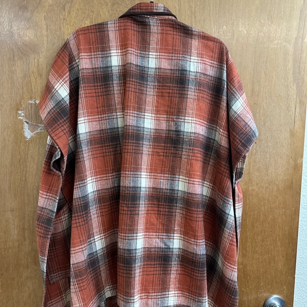 Kori Plaid Cape in Rust and Black - Picture 4 of 5